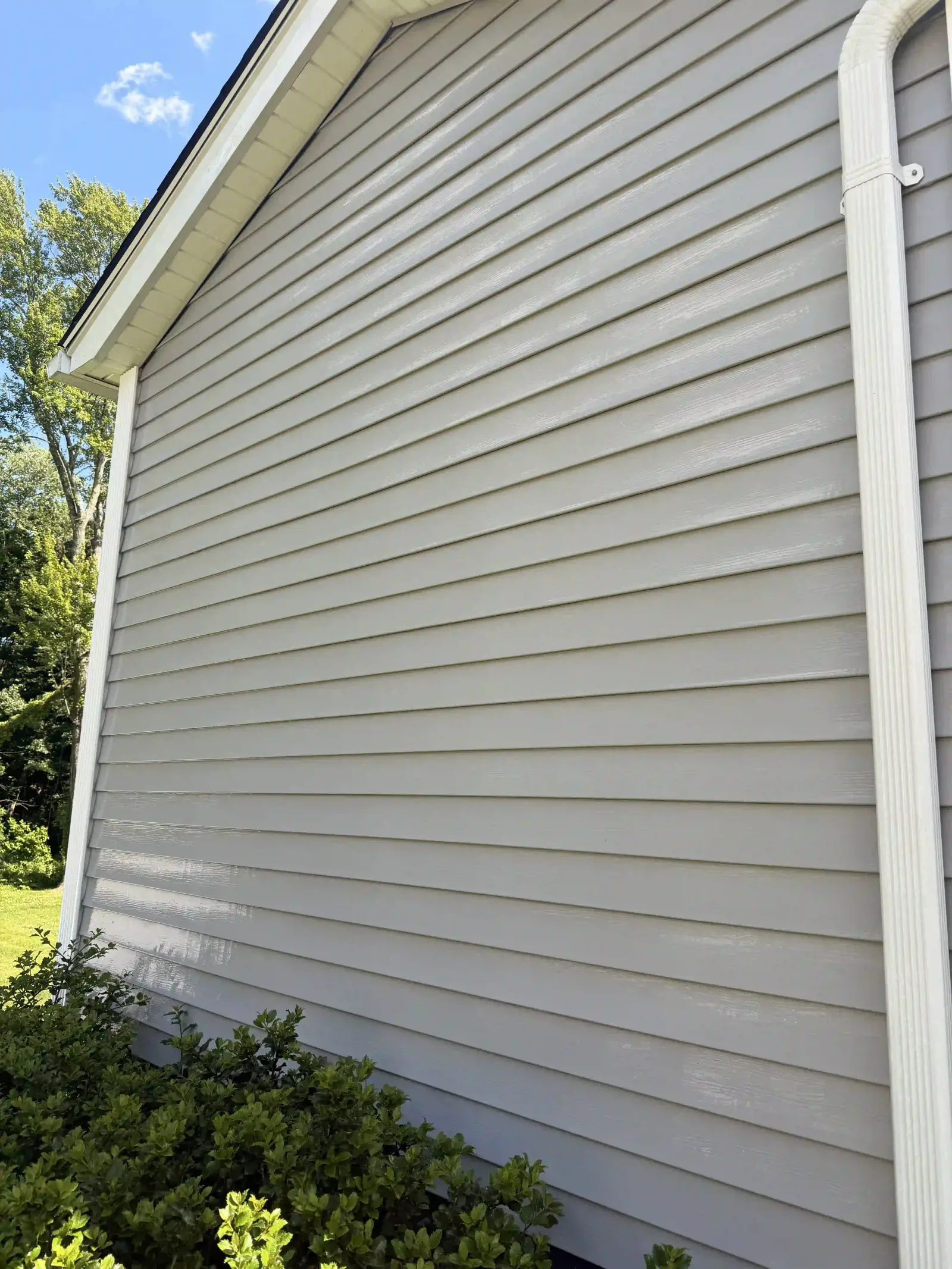 Freshly cleaned mushroom house after a pressure washing visit in Longmeadow, MA